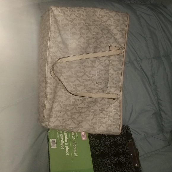 Large MK Tote - Picture 2 of 8